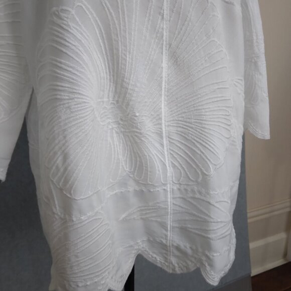 Chico’s | White Embroidered Floral Pull On Top Blouse | Size M - Picture 4 of 9
